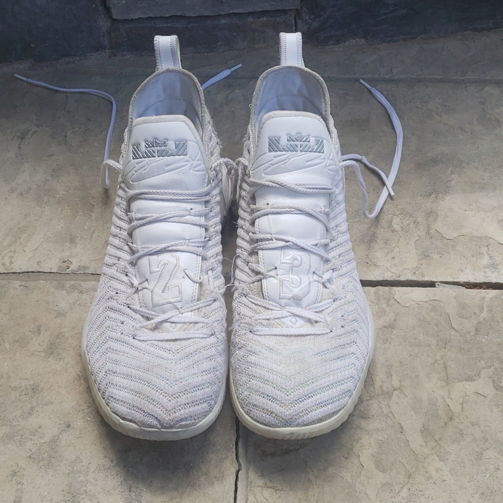 Nike LeBron 16 Buzz lightyear A02588-102